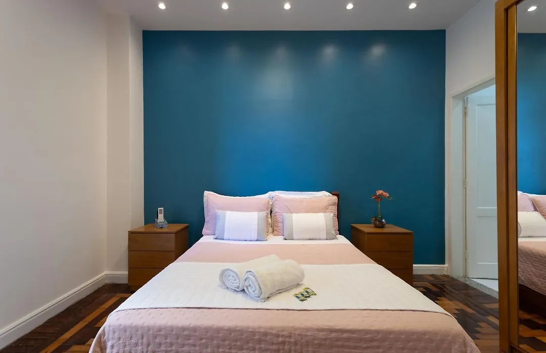 Apartamento em Copacabana com Varanda 2 quartos-1